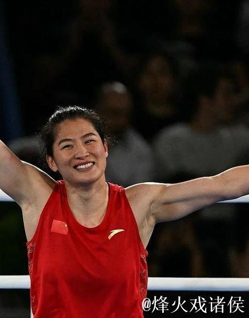 全运会拳击赛：奥运冠军李倩顺利挺进八强
